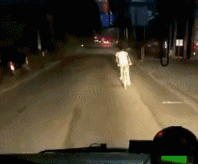 舒爽|搞笑GIF：为什么看到他摔倒，心里会莫名的舒爽呢？