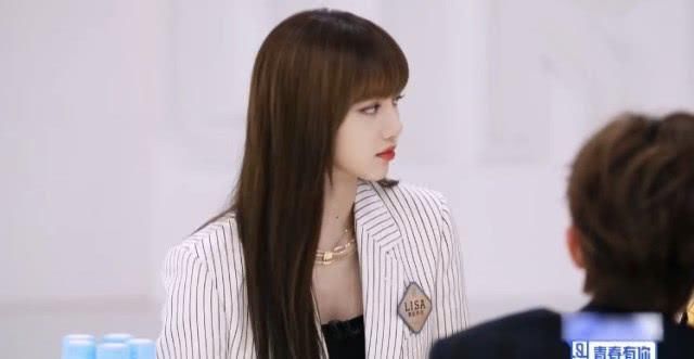  上热|蔡徐坤久违上热搜，时隔两年再回训练营，对比照成熟不少