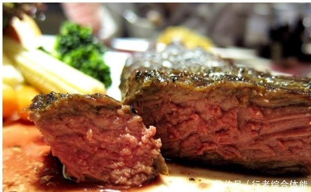 闹笑话|吃牛排前,为何服务员会送你一份面包看完涨知识,否则会闹笑话