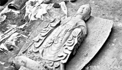 智答|赵匡胤去佛庙祈福问方丈：朕要跪吗？方丈智答8字，避免一场灾祸