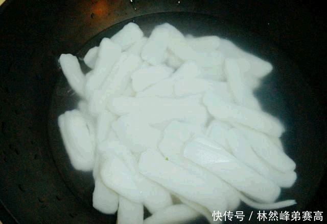 全家|天热真没胃口,简单快炒一盘它,好吃又开胃,全家抢着吃