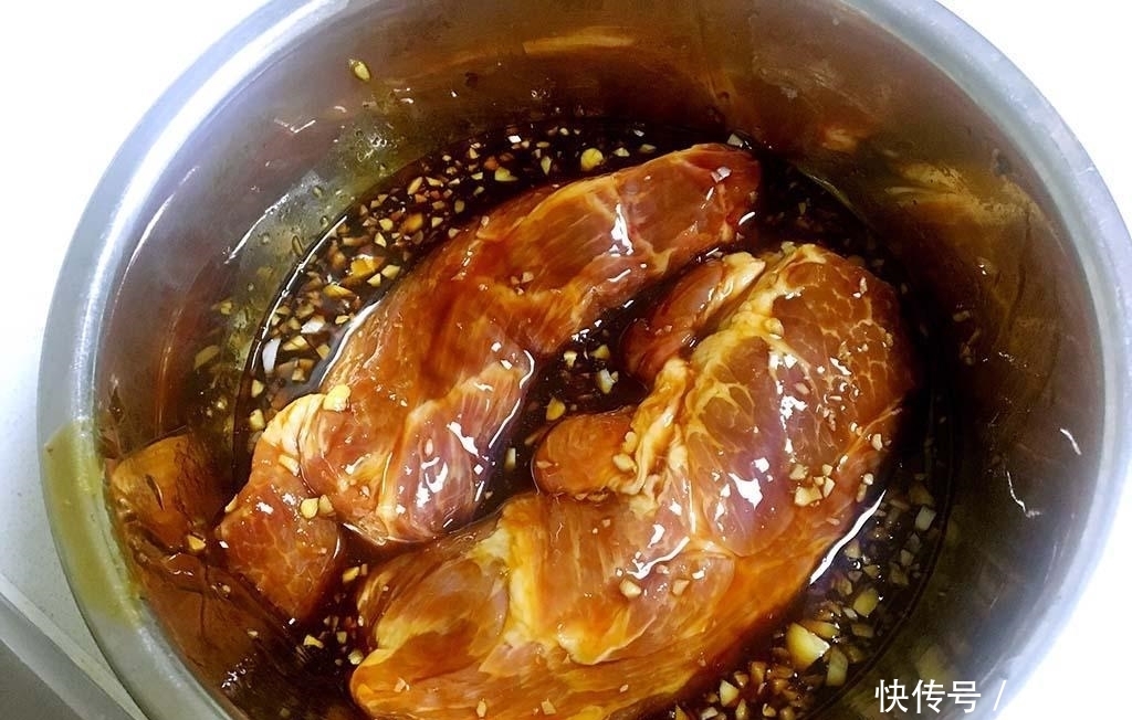 切片|老婆把整块五花肉放进电饭煲,30分钟后切片端上桌,连肉渣都不剩