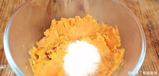 做成|红薯别再蒸着吃,做成红薯丸子,香甜软糯,一口一个超过瘾