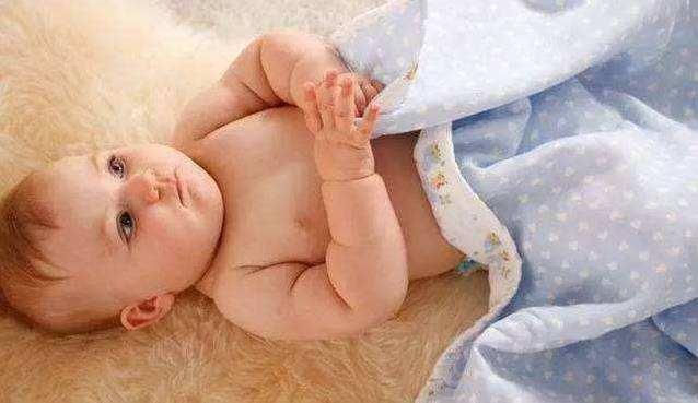 孩子|“没钱买车生什么孩子”孕妇挤公交遭羞辱，小学生帮忙回怼解气