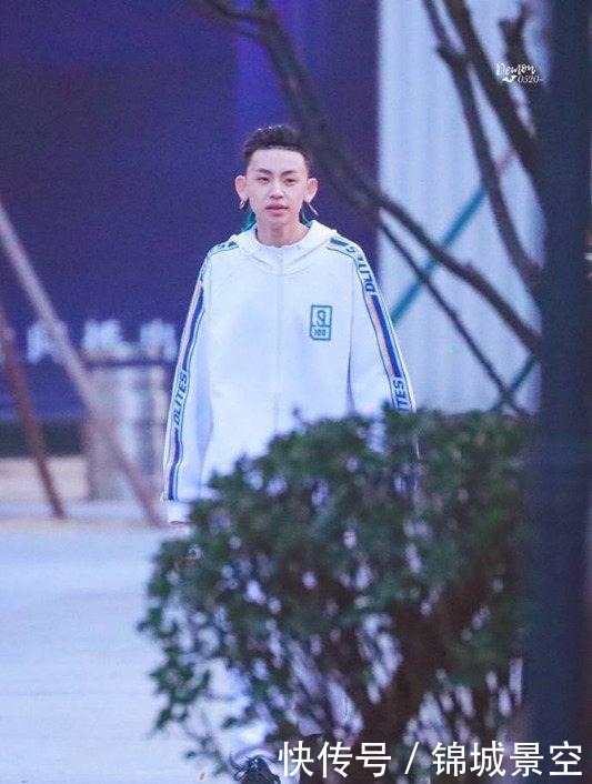  掉出|《偶像练习生》小鬼疑似排名掉出前九，被公司谈话哭肿双眼