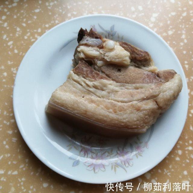 微辣|包菜炒回锅肉,肉香菜鲜,微辣可口