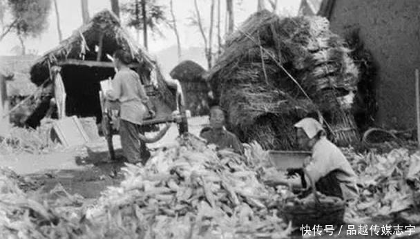 有权有势|老照片：图一是有权有势的大户人家，图四是田埂边的小女孩