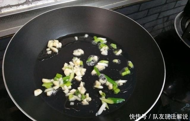 香菇|香菇与油菜简直天生一对，是维生素宝库，多加一个步骤翠绿又美味