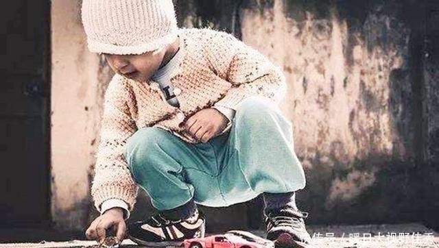 晚上|4岁宝宝晚上哭闹说“屁屁痒”,家长脱下裤子一看,什么东西在动