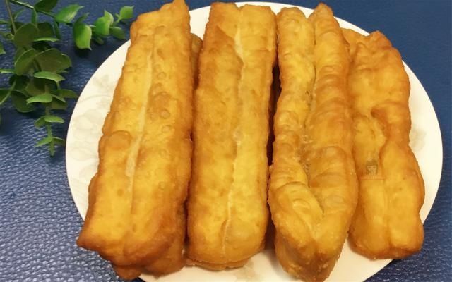  油条膨松剂|炸油条，有人用明矾，有人用泡打粉，这才是正确做法，健康好吃