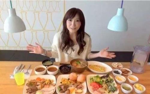 播有|大胃王吃播有多假火锅底料是面包,吃的龙虾都是塑料做的