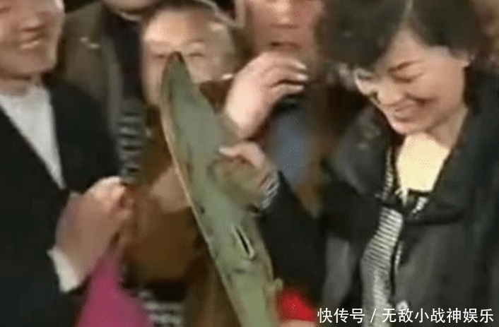 屠龙刀|女子带“屠龙刀”要上交国家,专家鉴定后,博物馆竟纷纷不敢收