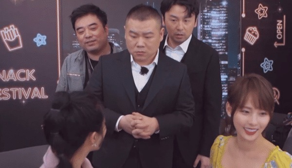 默默|极挑史上最尴尬的女星,全程被雷佳音岳云鹏无视,只能默默看镜头