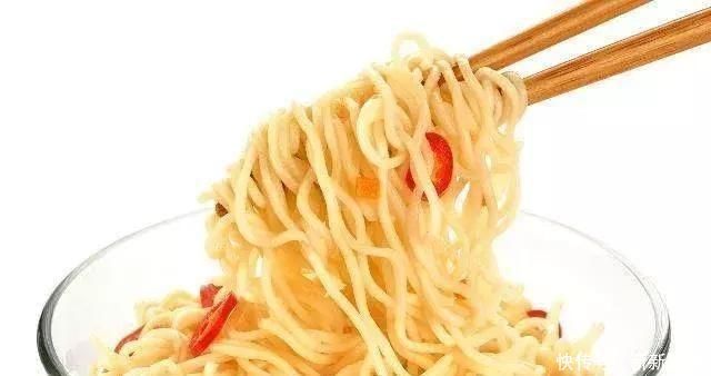 酸菜|看看谁才是泡面之王泡面销量排行,老坛酸菜竟然遗憾落榜