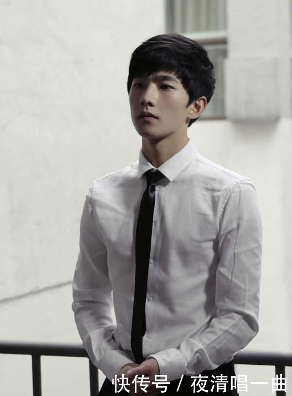 白衬衫|当黄子韬穿上白衬衫,再没有人敢笑他丑了