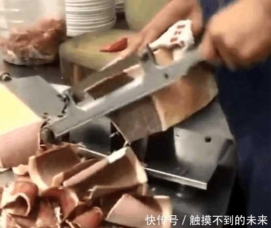 拉面馆|拉面馆切了几天肉, 老板就让我回家了, 说我切厚了