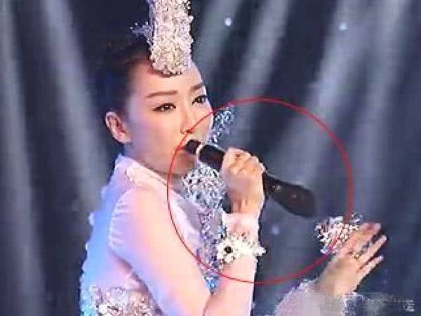 顶顶|明星尴尬瞬间郑恺放屁不算啥,萨顶顶才叫真正的尴尬