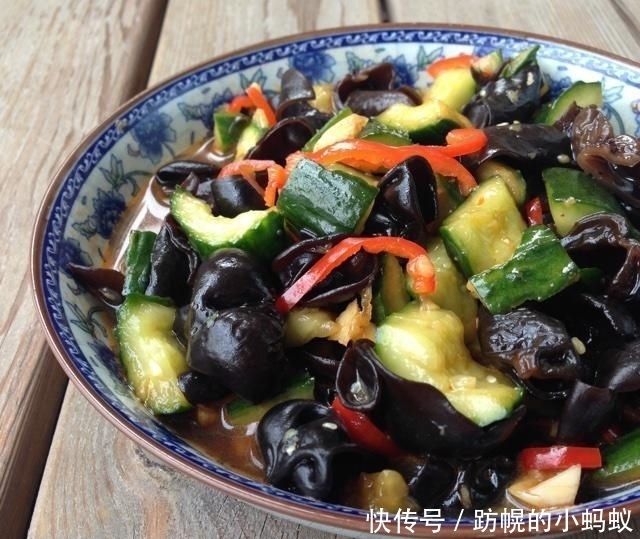 木耳|美食推荐:蒜拌脆河虾,香菇炖肉,酸汤排骨煲,拍黄瓜拌木耳做法