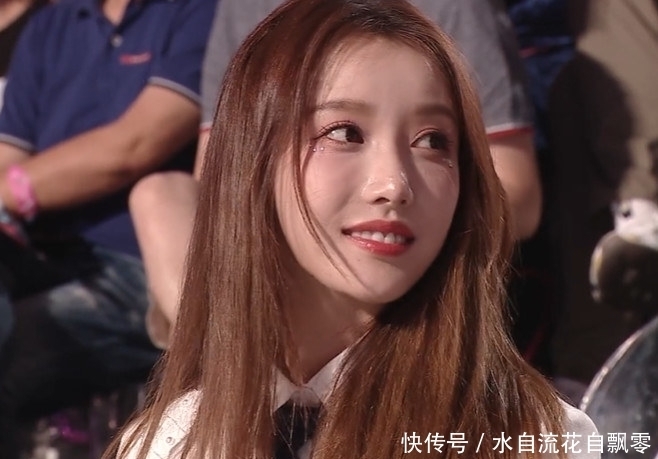 独自|姜贞羽秒登热搜第一!台下独自一个人观看成员跳舞,背影落寞引人心疼