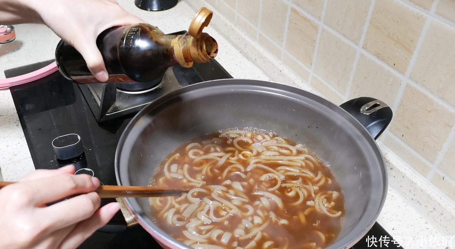 大火煮开|猪皮这样吃才叫爽, 不炒也不炸, 一次做一锅, 一大锅都不够吃