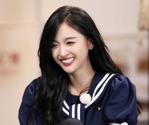  Baby|Baby快摔倒时，看到第一个扶她的是谁：果然没有粉错人