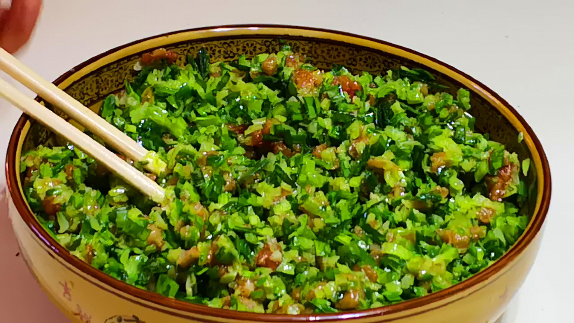  饺子|拌饺子馅时，到底要不要放葱姜蒜以前没注意，难怪饺子不鲜美