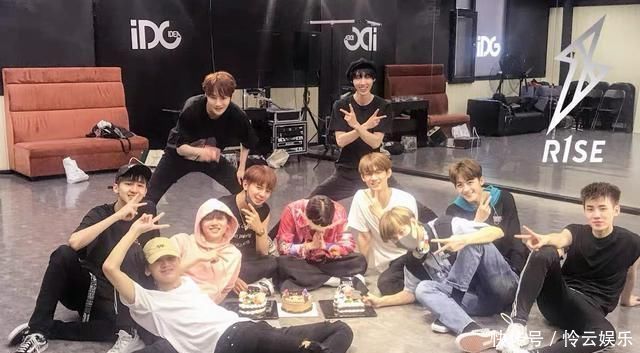 R1SE|R1SE周震南成哇唧唧哇独立音乐人,何洛洛焉栩嘉演戏无需团队加持