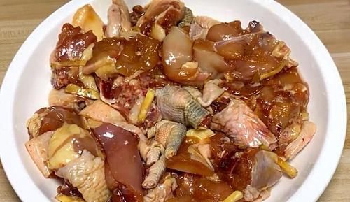 做法|炒鸡时,有人直接炒有人焯水,都不对,教你正确做法,好吃无腥味