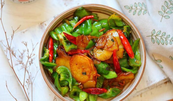 土豆片|青椒土豆片,怎么吃都不腻,简单又快手