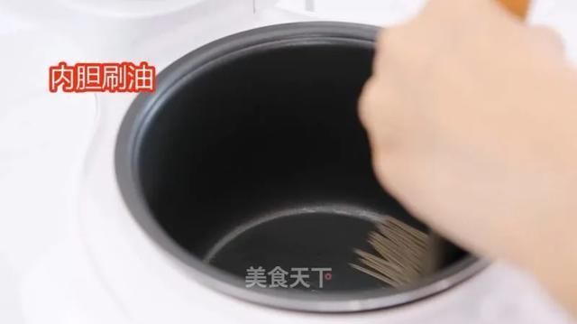 切成|这样做鸡爪真的太好吃了,越吃越上头!你们一定要试试看!