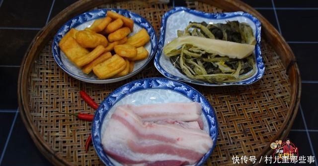  好吃|油豆腐里塞满肉，想不到这么好吃，出锅就抢光