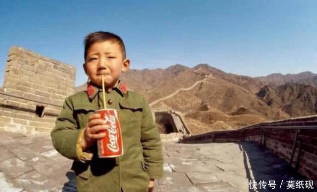  中国|40多年前站在长城上，那个中国首位喝可乐的男孩，现在怎么样了？