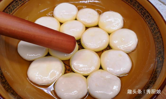  烫面|儿子迷上此面食，三天两头吃一次，不发面不烫面，上桌瞬间就扫光