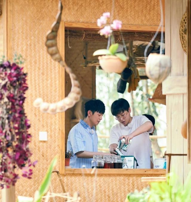 向往|《向往4》正式开播,周迅全程素颜出镜,何炅节目现场飙