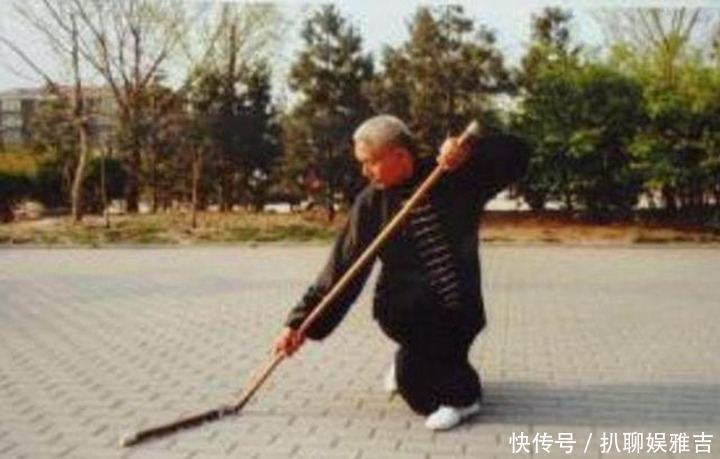 历史|历史趣闻:这个赌徒因一文钱发奋,发明双节棍军体拳打下江山。