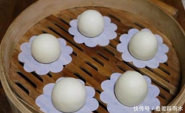 制作|一袋牛奶,2碗小麦粉,搅一搅拌一拌,用它和面奶香十足