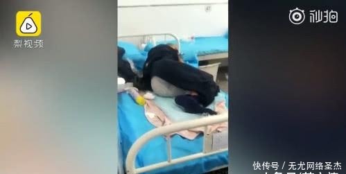  只为|85岁老人手脚并用爬楼梯，只为看一眼得了肝硬化的儿子