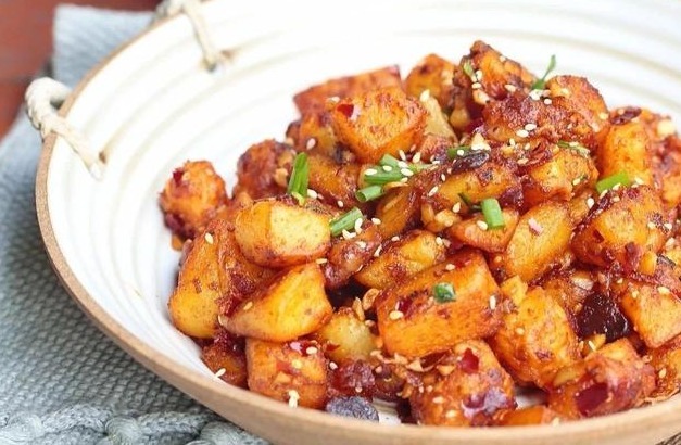 粘锅糊锅|土豆别再炒丝儿了,这样煎一煎,比吃肉还香