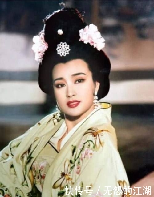  没去|65没去刘晓庆写书法，字体用墨讲究！网友：字如其人一样漂亮！