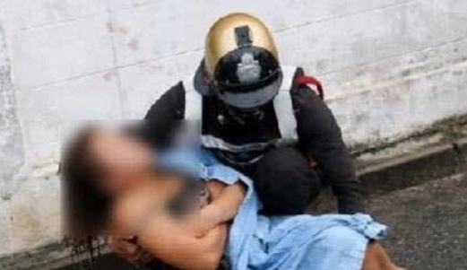 不慎|妹子不慎掉河,男子将她救起,监控拍下救后的不良行为!