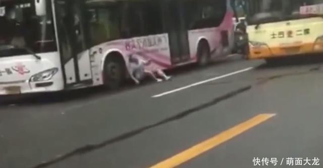  假戏真做|男子当交警面碰瓷，没想到假戏真做了，对自己太狠