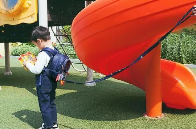  小男孩|4岁男童不慎走丢，慌乱中记住妈妈的话，“教科书”自救大获点赞