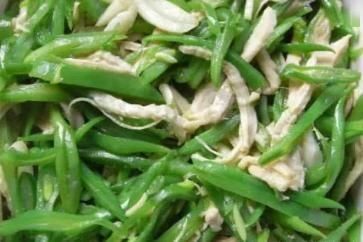 蛇瓜炒鸡蛋|夏季,鸡蛋和此物一起炒,营养美味,补钙质,孩子个头长得快