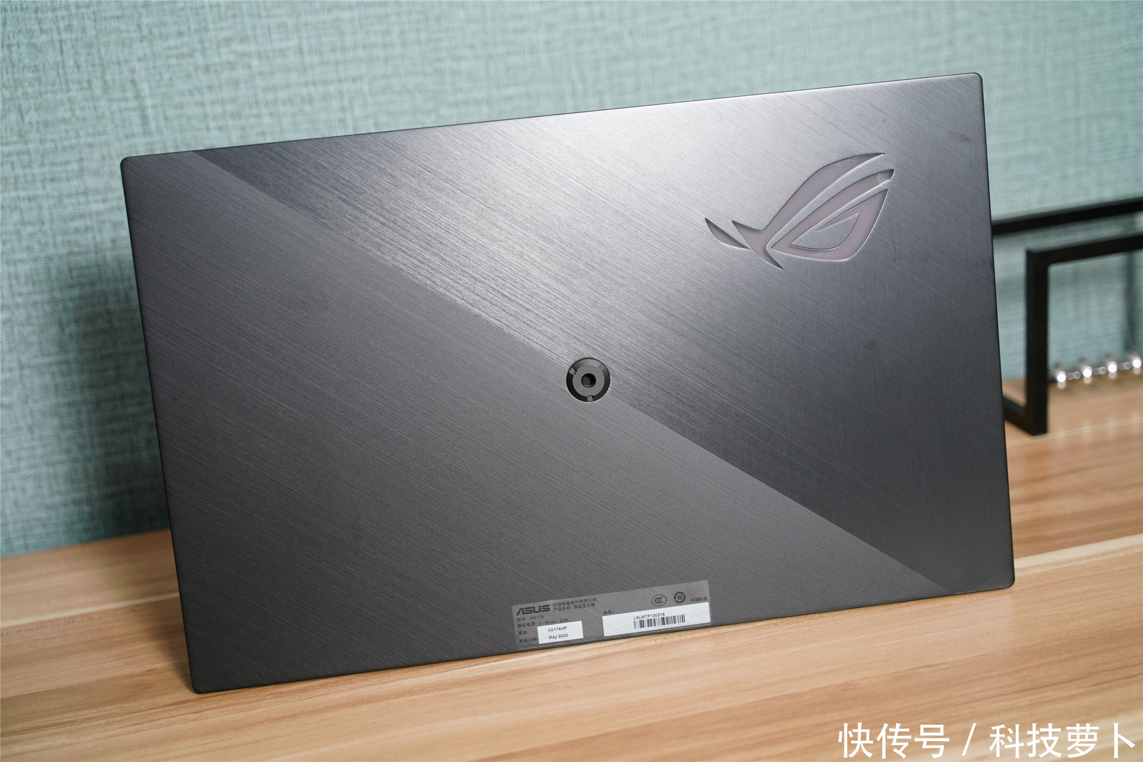  全球|全球首款240Hz+3ms电竞便携显示器，ROG XG17AHP评测