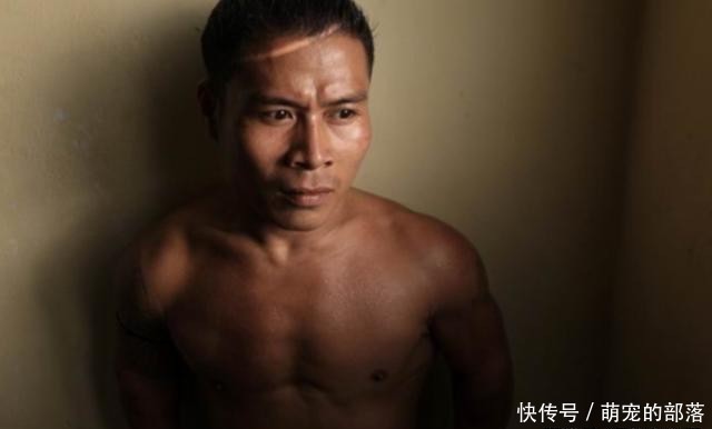  男孩|缅甸17岁男孩看上去只有6岁！高考时，连监考老师都跑来合影