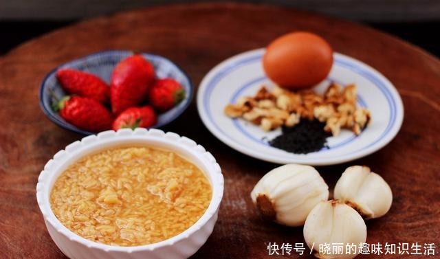 百合草莓酒|这种汤羹没有奶茶贵,却比饮料奶茶好,5元煮一锅,解秋燥还养颜