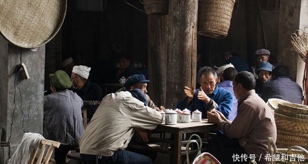 东西|俄罗斯人很困惑 这东西这么难喝, 为啥中国人天天喝呢！