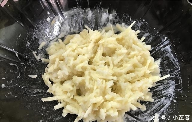 早餐|山药别总炒着吃,做成营养早餐饼,香甜软糯,孩子隔天就想吃