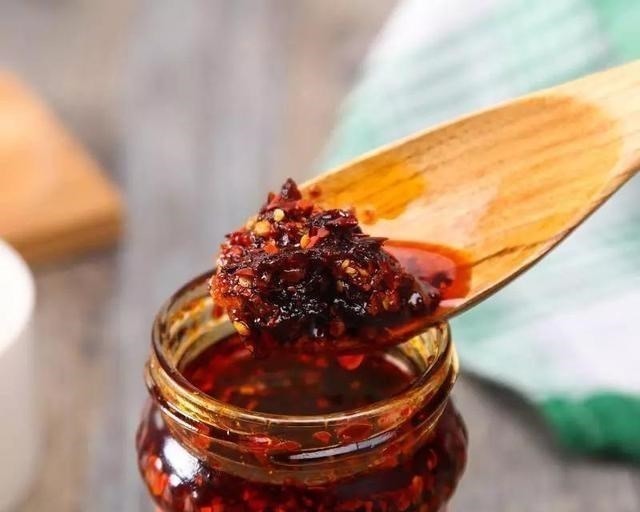 辣椒酱|73岁陶华碧出山,一招拯救“变了味”的老干妈,成功“满血复活”