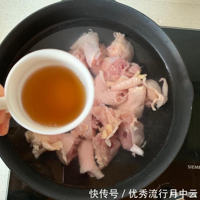  香菇|鸡肉炖不好，又老又柴又流失营养，这种做法全解决，软嫩又弹牙
